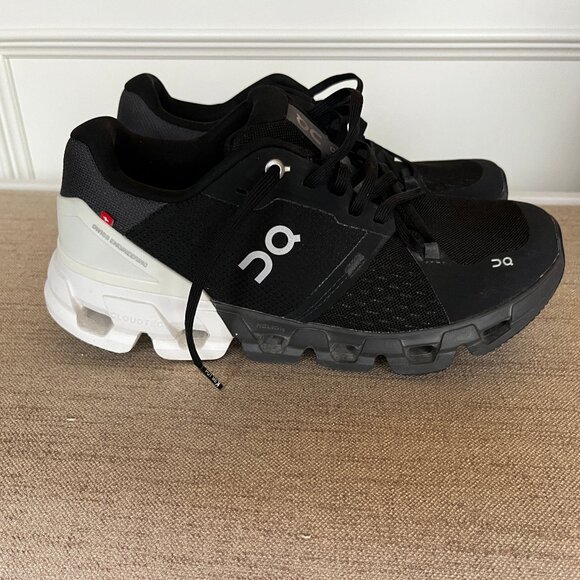 On Cloud Running Shoes size 8 1/2 - Picture 2 of 7